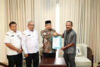 Pj Bupati Aceh Besar Muhammad Iswanto, S.STP MM melakukan Penandatanganan Hibah Tanah SMP Lhoong, Meuligoe Bupati Aceh Besar, poto MC Kota Jantho