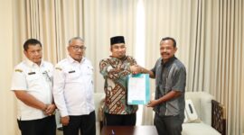 Pj Bupati Aceh Besar Muhammad Iswanto, S.STP MM melakukan Penandatanganan Hibah Tanah SMP Lhoong, Meuligoe Bupati Aceh Besar, poto MC Kota Jantho