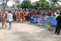Ratusan perangkat desa (Gampong) datangi Pendopo Bupati Aceh Timur, tuntut siltap segera dibayarkan 