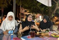 Plt Direktur RSUD Aceh Besar, dr. Susi Mahdalena, MKM, (tengah)
