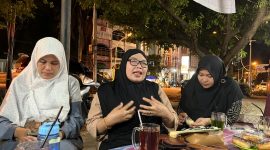 Plt Direktur RSUD Aceh Besar, dr. Susi Mahdalena, MKM, (tengah)