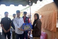 PJ Walikota Langsa serahkan bantuan masa panik kepada Korban Kebakaran si Sungai Pauh Pusaka 