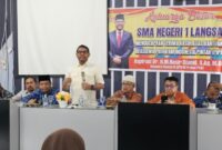 Anggota DPR RI H M Nasir Djamil saat memberikan arahan di hapan pelajar SMA Neg 1 Langsa