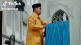 Almarhum Tgk Hasbi, saat membaca Ayat Suci Al-Quran di Msjid Al-Mujahidin Geudong, Kota Juang