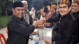 Syech Muharram dan Pak Syukri sebagai Bupati dan Wakil Bupati Aceh Besar menerima Kunjungan Ketua MAA Tgk Asnawi bersama Jajarannya di kediaman Bupati terpilih. Kamis 23/01/2025. Poto IST Coy.