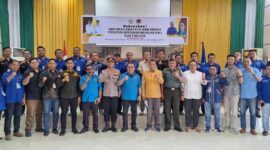 Forkopimda Aceh Tenggara foto bersama dengan Pengurus PWI Aceh, Pengurus PWI Aceh Tenggara periode 2022-2025, anggota, dan Panitia Pelaksana Konferkab V di Oproom Setdakab Aceh Tenggara, Sabtu, 22 Februari 2025. (Dok PWI Aceh/Abdul Hadi)
