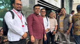 Ketua dan anggota KIP Langsa bersama kuasa Hukum 