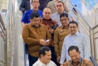 Foto upload media sosial Mendagri dan Menteri Ekonomi Kreatif, Teuku Riefky Harsya tiba di Aceh.