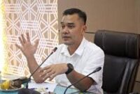 Pimpinan DPRK Aceh Besar menyampaikan pentingnya penyelesaian
yang bijak terkait pemberhentian Sekretaris Daerah (Sekda) Drs. Sulaimi, M.Si., pada 20
Desember 2024, dan pelantikannya sebagai Staf Ahli Pemerintahan, Hukum, dan Politik
pada 17 Januari 2025. 
