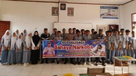 Polsek Meureudu Polres Pidie Jaya menggelar sosialisasi bahaya narkoba di SMA Negeri 1 Meureudu pada Rabu, 5 Februari 2025.