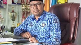 Kepala SMAN 5 Langsa, Azhari SP.d, M.S.