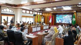 Gubernur Aceh menerima kunjungan Duta Besar Uni Emirat Arab (UEA) untuk Indonesia, Abdulla Salem Al Dhaheri dan Presiden Direktur Mubadala Energi Indonesia, Abdulla Bu Ali di Pendopo Gubernur Aceh, Senin (10/03).