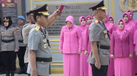 Kapolda Aceh Irjen Dr. Achmad Kartiko memimpin upacara serah terima jabatan (sertijab) Wakapolda Aceh dari Brigjen Pol. Misbahul Munauwar kepada Brigjen Pol. Ari Wahyu Widodo. Sertijab tersebut digelar di Lobi Mapolda Aceh, Rabu, 9 April 2025.