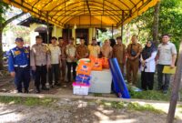 Pemerintah Kabupaten Aceh Barat salurkan bantuan dan santunan kepada keluarga korban kebakaran di Desa Alue Raya, Kecamatan Samatiga, senin (21/4/2025)’