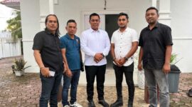 Bupati Aceh H. Muharram Idris, mengajak wartawan khususnya yang tergabung dalam Persatuan Wartawan Indonesia (PWI) Aceh Besar untuk bersinergi dalam membangun daerah demi meningkatkan daya tarik investasi dan kunjungan wisatawan.Rabu 23/04/2025.