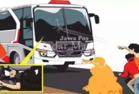 Dok : Jawapos, foto ilustrasi pelemparan bus.