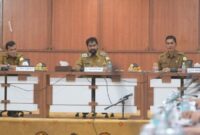 Gubernur Aceh, Muzakir Manaf, memimpin langsung Rapat Pimpinan dan Arahan Khusus yang berlangsung di Kantor Gubernur Aceh, Selasa, 8 April 2025.