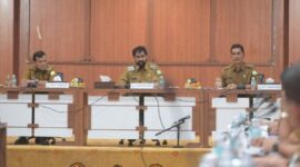 Gubernur Aceh, Muzakir Manaf, memimpin langsung Rapat Pimpinan dan Arahan Khusus yang berlangsung di Kantor Gubernur Aceh, Selasa, 8 April 2025.