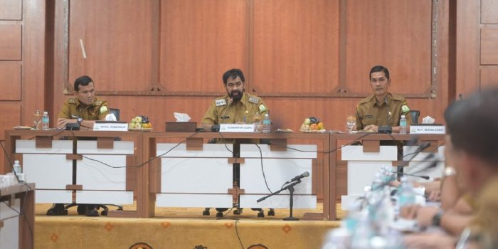 Gubernur Aceh, Muzakir Manaf, memimpin langsung Rapat Pimpinan dan Arahan Khusus yang berlangsung di Kantor Gubernur Aceh, Selasa, 8 April 2025.