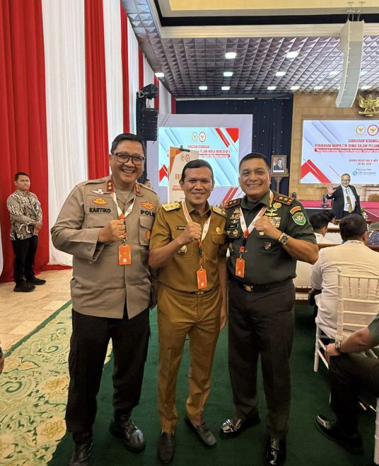 Wakil Gubernur Aceh Fadhlullah, S.E bersama Pangdam Iskandar Muda Mayor Jenderal TNI Niko Fahrizal, M. Tr. (Han) dan Kapolda Aceh Irjen Dr. Achmad Kartiko, saat menghadiri kegiatan Sarasehan Kebangsaan perubahan geopolitik dunia dalam peluang menuju Indonesia Raya, di Gedung Nusantara IV MPR RI, Jakarta, Selasa, 20 Mei 2025. (Foto/Ist)