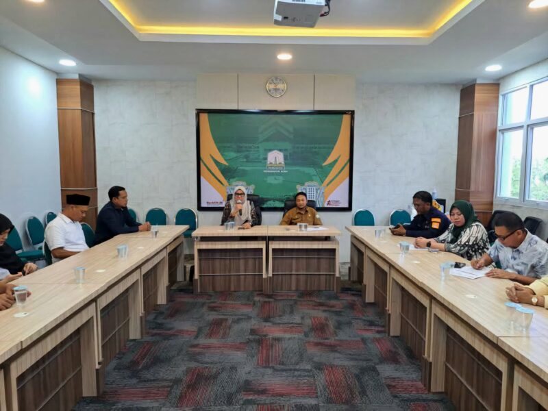 Ketua DPRK dan jajarannya saat menyerahkan dokumen pelantikan Wali Kota dan Wakil Wali Kota Sabang terpilih kepada Pemerintahan Aceh

Salinan ini telah tayang di https://www.metronewsnetwork.id/news/pelantikan-zulkifli-suradji-sebagai-wali-kota-dan-wakil-wali-kota-sabang-ketua-dprk-serahkan-dokumen-ke-pemerintah-aceh. 