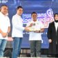 Bupati Aceh Besar, H Syech Muharram Idris, Plt Sekda Aceh, M. Nasir S.IP, MPA dan Walkot Banda Aceh, Illiza Sa’aduddin Djamal foto bersama seusai Lahunching Pelayanan Trans Koetaradja di Komplek Terminal Tipe A Batoh, Band Aceh Aceh, Minggu (04/05/2025). 