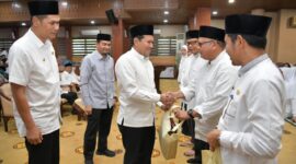 Wakil Gubernur Aceh, Fadhlullah, mendoakan 85 ASN Pemerintah Aceh yang menjadi jemaah calon haji pada tahun ini menjadi haji yang mabrur dan kembali ke tanah air dalam keadaan selamat dan sehat. Sabtu 10/05/2025.