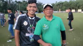 Owner Eva Sky Hotel Hamdayani bersama salah seorang panitia pertandingan..