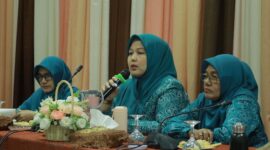 Tim Penggerak  Pemberdayaan dan Kesejahteraan Keluarga (TP PKK) Kabupaten Aceh Besar menggelar rapat perdana sekaligus pembekalan bagi seluruh pengurus dari berbagai Pokja, di Gedung Dekranasda Aceh Besar, Gani, Kecamatan Ingin Jaya, Kabupaten Aceh Besar, Rabu (14/5/2025).