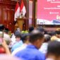 Wakil Gubernur Aceh, Fadhlullah, SE, saat memberi sambutan sekaligus membuka Musrenbang Rencana Kerja Pemerintah Aceh (RKPA) tahun 2026, dan Forum Konsultasi Publik Rencana Awal Rencana Pembangunan Jangka Menengah Aceh (RPJMA) tahun 2025-2026, di Anjong Mon Mata, Banda Aceh, Kamis, (15/5/2025).