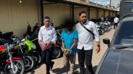 Seorang pria berinisial AB (55), warga Kecamatan Ulee Kareng, Banda Aceh terpaksa berurusan dengan pihak berwajib atas pemerkosaan terhadap anak kandungnya sendiri yang masih berusia 17 tahun. Selasa 20/05/2025