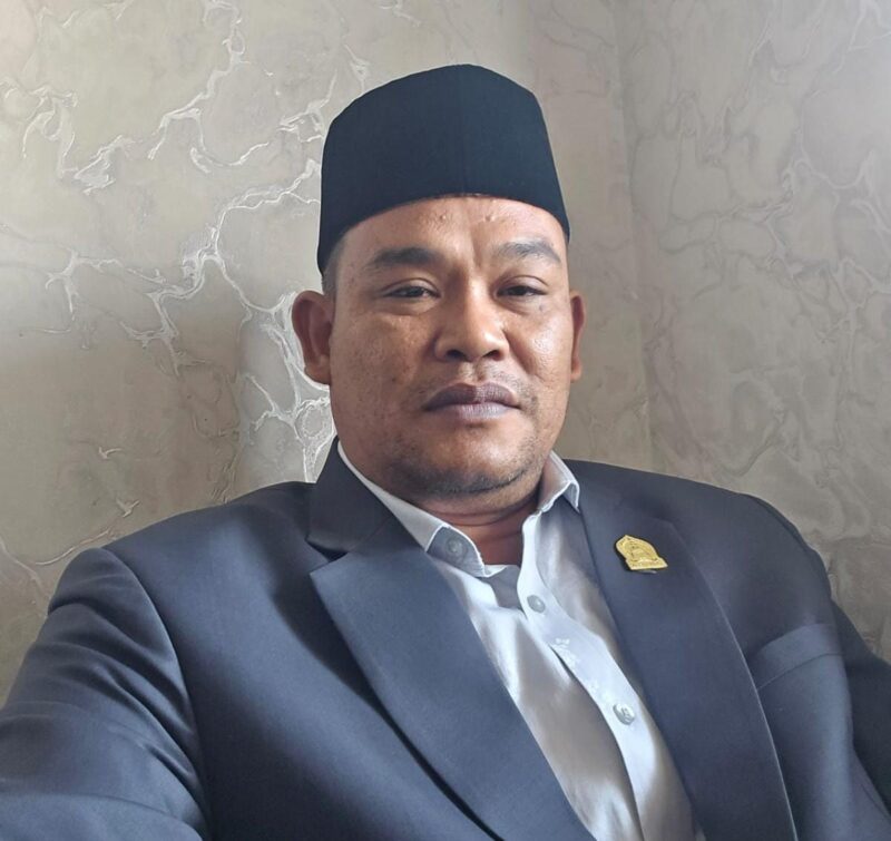 Anggota DPRK Aceh Barat Syukur yang mengapresiasi Kesenian Rapa'i Tuha
