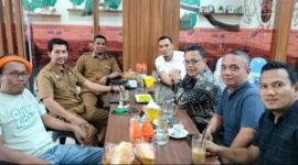Ketua PWI Aceh Nasir Nurdin bersama Ketua
 PWI Langsa Putra Zulfirman dan Kadis Kominfo Langsa Muzammil serta Plt Kabag Keistimewaan dan Kesra Kota Langsa Fauzaruddin dan punggawa PWI Langsa Lainnya. 