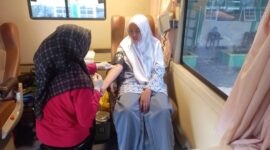 Dalam rangka memperingati Hari Pendidikan Nasional (Hardiknas) tahun 2025, Madrasah Aliyah Negeri (MAN) 2 Bireuen menggelar aksi donor darah yang berlangsung di halaman madrasah tersebut,pada Jumat, 02 April 2025.
