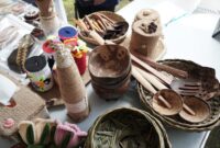 produk handycraf yang ditampilkan pada bazar tersebut antara lain Produk kain Eco Print, Produk rumah tangga dari batok kelapa hingga produk sabun olahan rumah tangga. Selain itu juga tersedia aneka kue dan jajanan khas Aceh Besar.