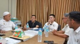Wakil Gubernur Aceh, H. Fadhlullah, melakukan kunjungan kerja ke kantor PT. Patriot Nusantara Aceh (Patna), Badan Usaha Pembangun dan Pengelola Kawasan (BUPP) Kawasan Ekonomi Khusus (KEK) Arun Lhokseumawe, Kamis (8/5/2025).