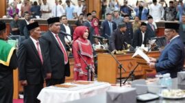 Wakil Ketua DPRA, H. Ali Basrah, S.Pd., M.M., Lantik Tiga anggota Dewan Salmawati, S.E., M.M. — menggantikan H. Ismail A. Jalil, S.E. (Ayahwa), yang kini menjabat sebagai Bupati Aceh Utara. M. Yusuf Pang Ucok, S.H.  menggantikan Iskandar Usman Al-Farlaky, S.Hi., M.Si., yang kini menjabat sebagai Bupati Aceh Timur. Ir. Azhar Abdurrahman