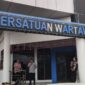 Ketua PWI Aceh Nasir Nurdin menyampaikan kata sambutan amanah dari Turkiye Diyanet Vakfi (TDV) melalui mitra lokalnya, Asar Humanity untuk mengelola 3 sapi Qurban pada Idul Adha 1446 H/2025 M.yang di bagikan 150 tumpukan daging kepada wartawan Jumat (07/06)