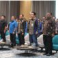 Ketua PWI Aceh Nasir Nurdin, Wagub Aceh Fadhlullah, Regional CEO BSI Aceh Wachjono dan stakeholder lainnya pada acara Simposium Ekonomi: Kolaborasi PWI-BSI Mendukung UMKM Aceh di Lantai 8 Gedung Landmark BSI, Kamis, 24 April 2024. (Dok PWI)