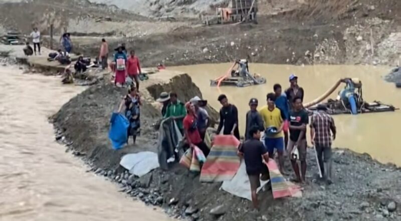 Penambang emas tradisional di Aceh Barat 