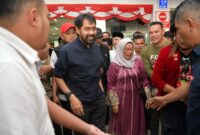 Gubernur Aceh, H. Muzakir Manaf atau yang akrab disapa Mualem, mendapat sambutan hangat dari masyarakat Aceh saat tiba kembali dari Jakarta di Bandara Sultan Iskandar Muda, Rabu (18/6/2025).