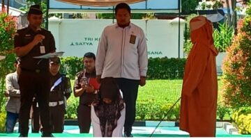 Lima Pelanggar Syariat Islam di Aceh Tamiang Eksekusi Cambuk 