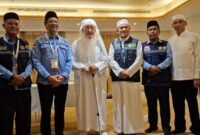 Wakil Gubernur Aceh, H. Fadlullah, menghadiri dan menyaksikan kegiatan pembagian dana wakaf Habib Bugak dan silaturahmi Jamaah calon haji Kloter BTJ 12 di Mekkah. Kegiatan ini berlangsung di Mushalla Hotel 910 Misfalah menjelang salat Ashar. Sabtu (31/5/2025) 