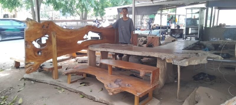 Said Zainal Pemilih usaha Perabot Lamno Jaya, berlokasi di Jalan Blang Bintang Lama, Km 8,5 Gampong Lampoh Keude, Kecamatan Kuta Baro (depan Kampus Abulyatama), Aceh Besar, Fhoto Dicky Aceh Terkini. 30/07/2025.