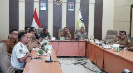 Asisten II Sekdakab Aceh Besar HM Ali S.Sos M.Si, mengikuti Rapat Koordinasi Pengendalian Inflasi Daerah secara virtual bersama Kemendagri RI dari Kantor Bupati Aceh Besar di Kota Jantho, Senin (30/06/2025).