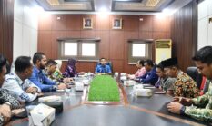 Seragam SD dan SMP Dibagikan Gratis, Walikota Langsa Pimpin Rapat 