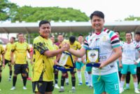 Wakil Walikota Langsa, Muhammad Haikal Alfisyahrin, (kanan) saat laga The Executive FC Langsa melawan Redboxx FC Banda Aceh dalam pertandingan bertajuk 'The Executive Tour Kutaraja', di Stadion H. Dhirmuthala, Sabtu, 19 Juli 2025 lalu. Foto/Ist.