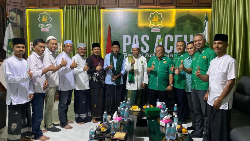 Suasana hangat dan penuh keakraban menyelimuti pertemuan antara Majelis Pimpinan Pusat Partai Adil Sejahtera (PAS) Aceh dan delegasi Parti Islam Se-Malaysia (PAS) Selangor di Kantor MPP PAS Aceh, Rabu (23/7/2025).