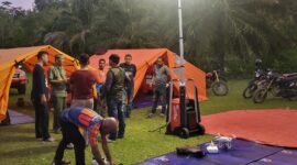 Tim BPBD dan BKSDA mendirikan tenda darurat  menulusuri jejak Gajah yang masuk ke pemukiman warga 
