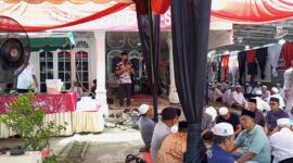 Bupati Aceh Timur, Iskandar Usman Al Farlaky menyampaikan sambutan dan terimakasih kepada FK.P70 yang telah bertakziah kepada almarhumah Ibundanya 
